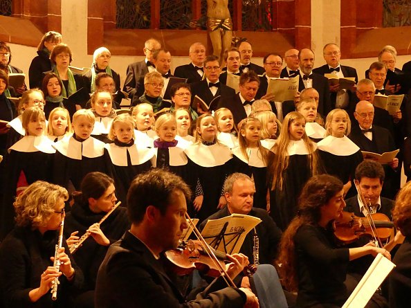 Der Chor der Evangelischen Grundschule Nordhausen (Foto: R. Englert)