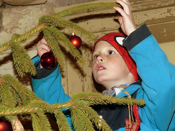 Weihnachtsbaumschmücken in Nohra (Foto: R. Englert)