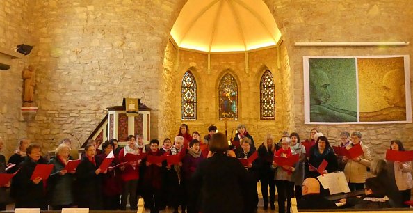 Frauen-Projektchor in Sollstedt mit Viola Kremzow (Foto: Regina Englert)