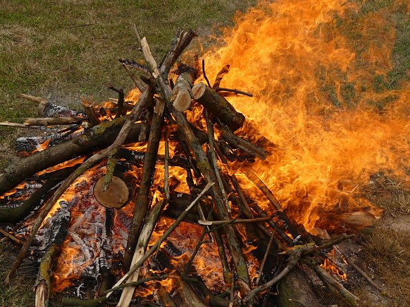 Johannisfeuer in Münchenlohra (Foto: Regina Englert)