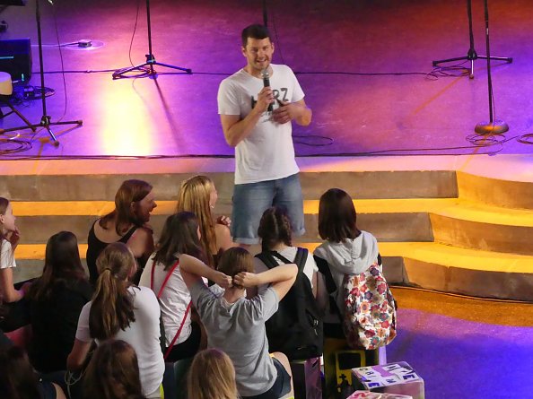 Jugendreferent Simon Roppel beim diesjährigen Kirchenentdeckertag (Foto: Regina Englert)