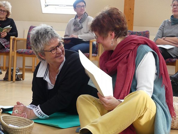 Ein Anspiel mit Gerda Leidel und Kathrin Schwarze (Foto: R. Englert)