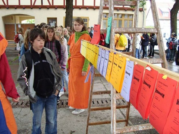 Schlange vor der Leiter (Foto: Maria Gründel)