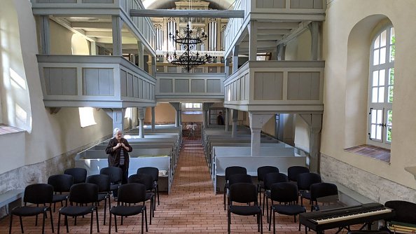 Welch ein Wandel - die Leimbacher St. Martin-Kirche erhielt eine umfangreiche Innensanierung (Foto: Karsten Tölle)