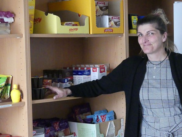 Silke Schreiber im Konsum des Wohnheims An der Justus-Jonas-Kirche (Foto: R. Englert)