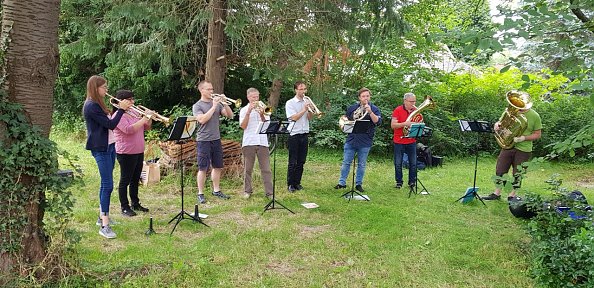 Der Niedergebraer Posaunenchor (Foto: R. Englert)