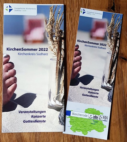 Der KirchenSommer 2022 - liegt in Ihren Gemeinden bereit (Foto: R. Englert)