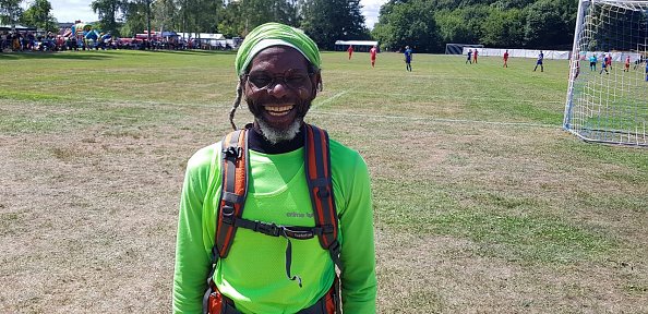 Tomás Camangnira aus Walkenried - der erste bei den Wandermarathonies, der nicht gelaufen, sondern gewandert ist - er kam als Dritter ins Ziel. (Foto: R. Englert)