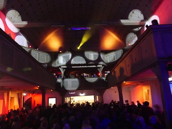 Partystimmung in der Herzschlag Jugendkirche (Foto: R. Englert)