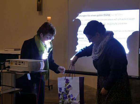 Dank an die Referentin der EFiM Kristin Daum von Kathrin Schwarze  (Foto: R. Englert)