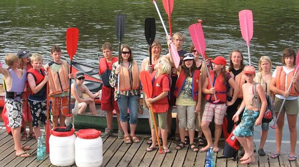 Konfi-Kanu-Tour 2009, Weser: Anleger Gieselwerder (Foto: Claus Conrad)