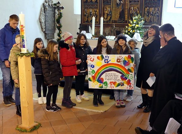 Ein Geschenk der Kinder für Christopher (Foto: R. Englert)