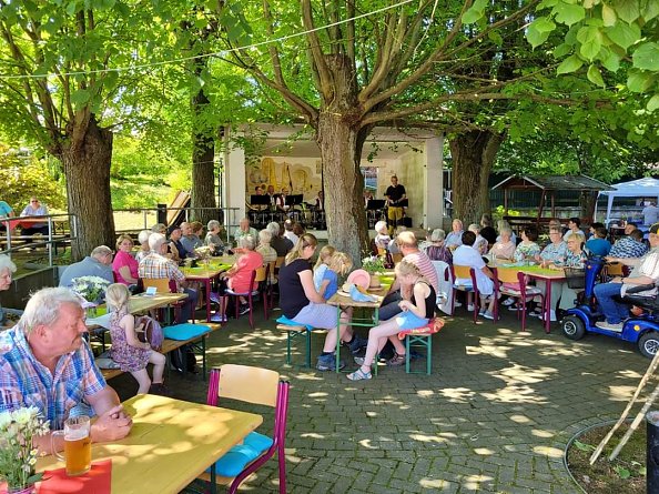 Viele sind unterwegs - zu Gast beim Heimatfest (Foto: Blasii)