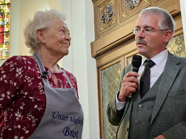 Helga Rathnau und Superintendent Andreas Schwarze (Foto: R. Englert)