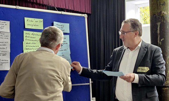 3. Begegnungstreffen  - Superintendent Andreas Schwarze und Superintendent Christian Beuchel  (Foto: Regina Englert)