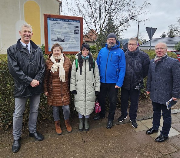 Die Mitglieder der Zukunftswerkstatt, Frank Rostek und Pfarrer Knopp (Foto: Regina Englert)