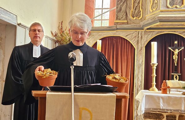 Gaben zum Abschied für die Gemeinde  (Foto: Regina Englert)