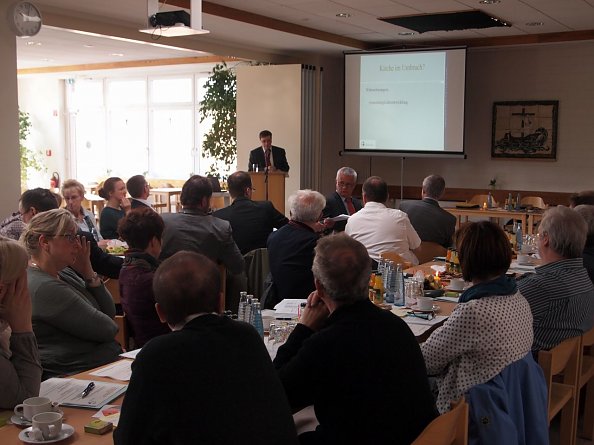 OKonsR Andreas Haerter referiert (Foto: R. Englert)