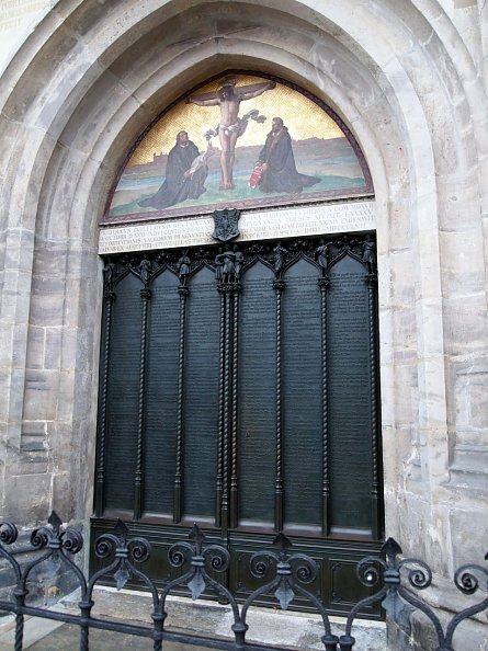Die Thesentür an der Schlosskirche zu Wittenberg (Foto: R. Englert)