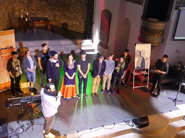 Alle Teilnehmer des Poetry Slam versammelt (Foto: R. Englert)